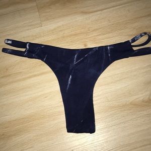 MIDORI thong bottoms size small